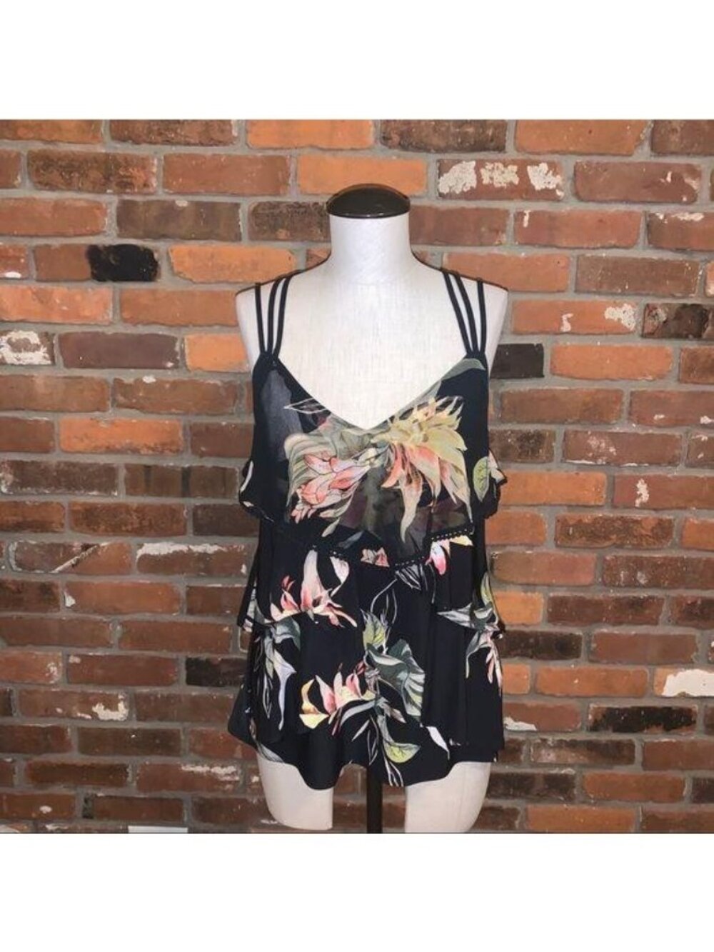 White House Black Market Tiered Floral Print Strappy Sleeveless Top Size Small